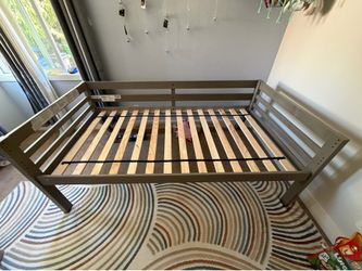 Twin size bed