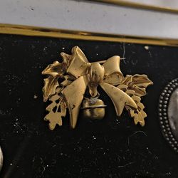 Gold tone , Ribbon With Bell Brooch!