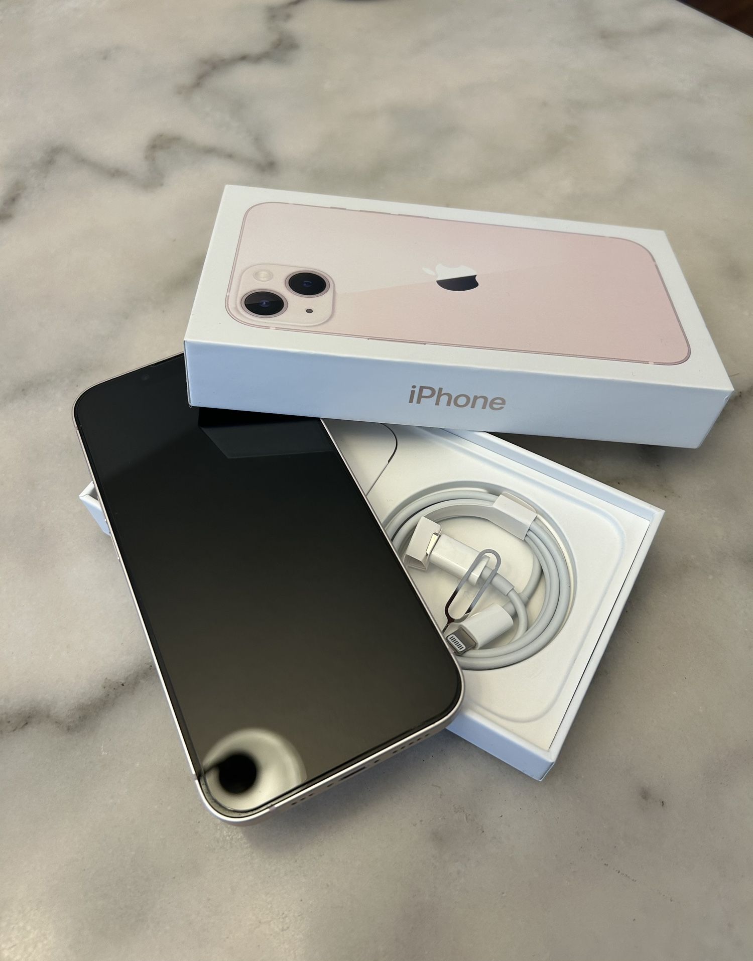 iPhone 13 256 GB UNLOCKED.