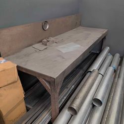Metal work bench