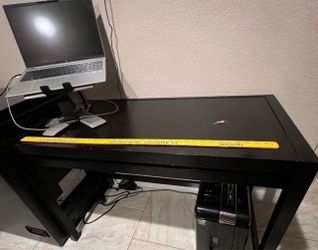 Desk with Large Keyboard Tray