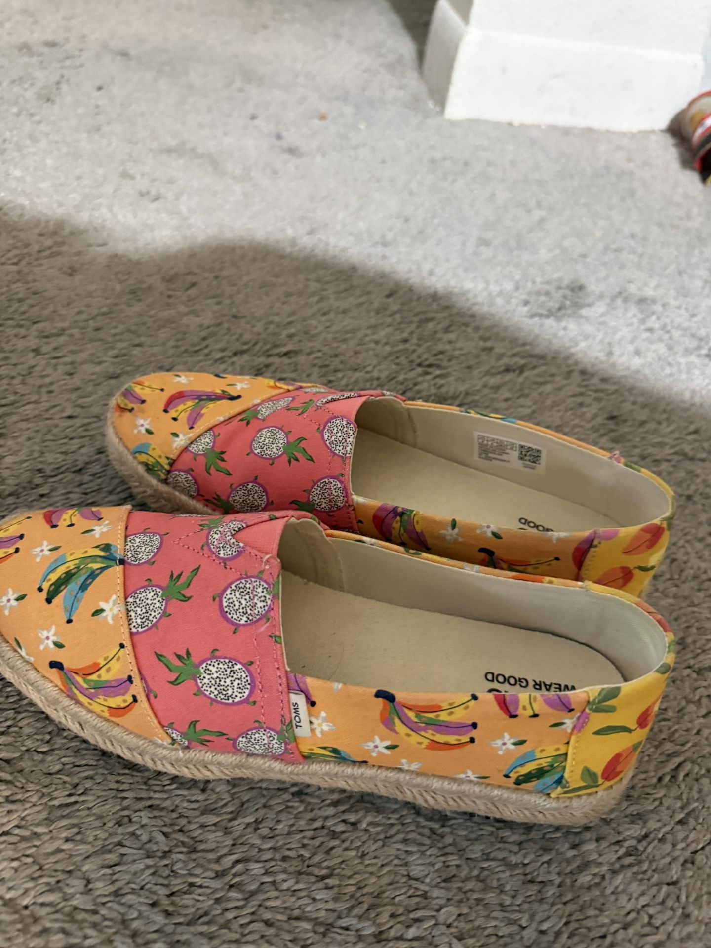 Toms Slip Ons 