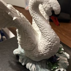 Vintage Beautiful Porcelain 10"h Swan