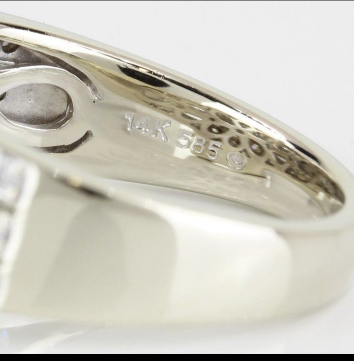 14k Gold Princess + Round Diamond Ring