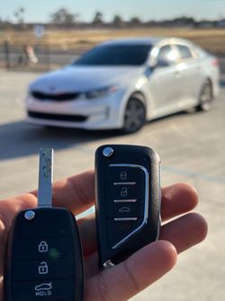 Car Keys N Remotes/ Llaves Con Control