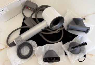 Dyson Supersonic Hair Dryer – White/Silver – Works Great – 4 Attachments