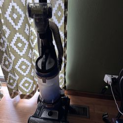 Vacuum Bissell Like New No Damage 