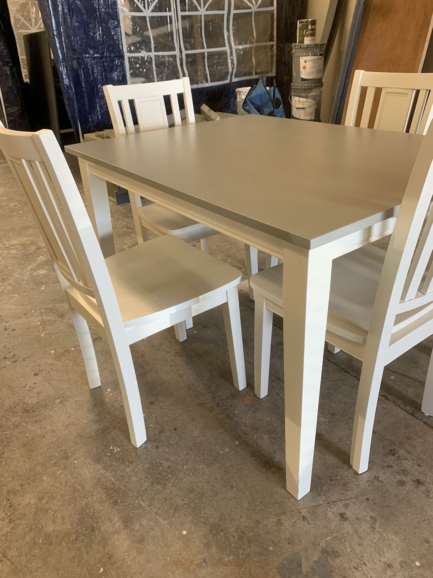 Mesa Nueva. (new table)