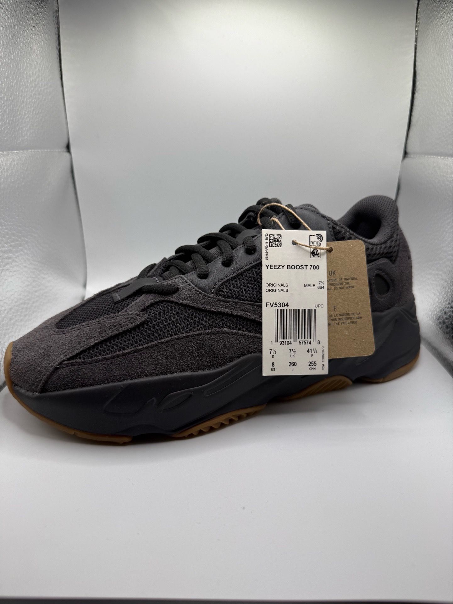Yeezy 700 size 8
