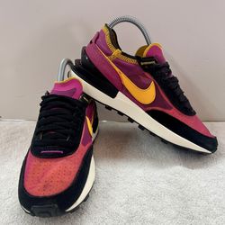 Nike Women Waffle One Active Fuchsia in size 6
