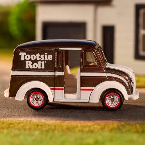 2022 Matchbox Premium Tootsie Roll Divco Milk Truck ⭐️NEW-IN-BOX⭐️
