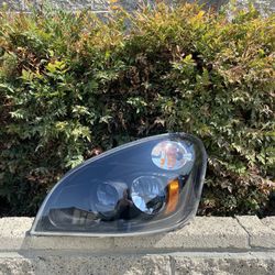 FREIGHTLINER Cascadia Headlight LED