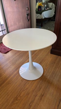 31 2/2” diameter mid-century tulip table