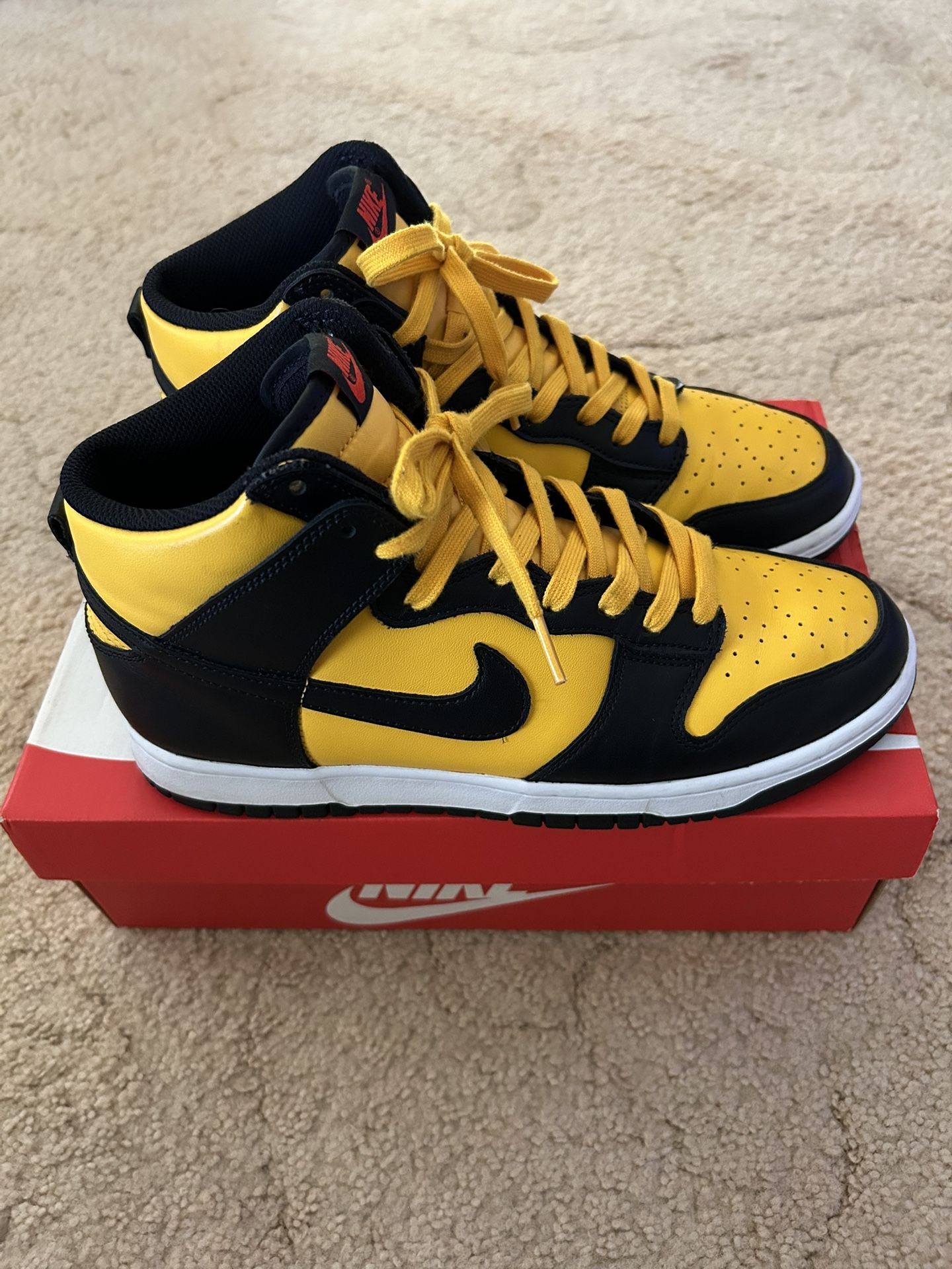 Nike Dunk High Reverse Goldenrod: DD1399 700 Size 90% New