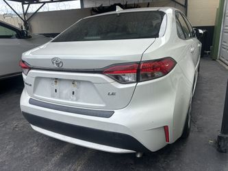 19 corolla righ rocker moulding