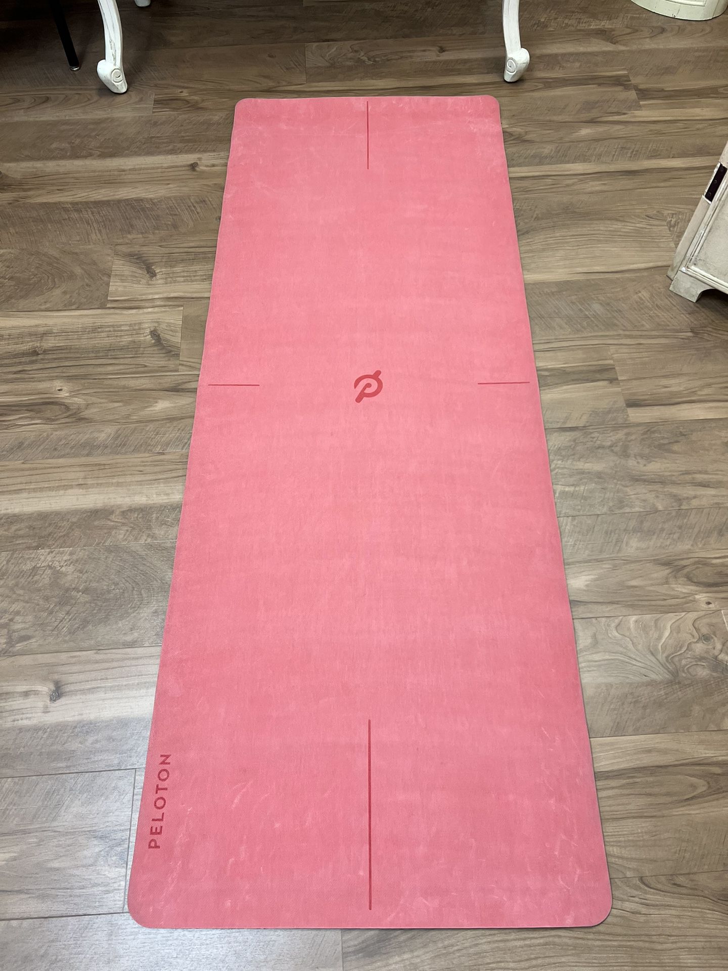 Peloton Reversible Workout Mat  71” x 26” with 5 mm Thickness, Premium  Heavy-Duty Floor & Yoga Mat, Tear & Scratch Resis for Sale in Chandler, AZ  - OfferUp