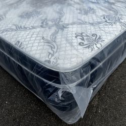 New King Pillow Top Mattress With Matching Boxsprings 
