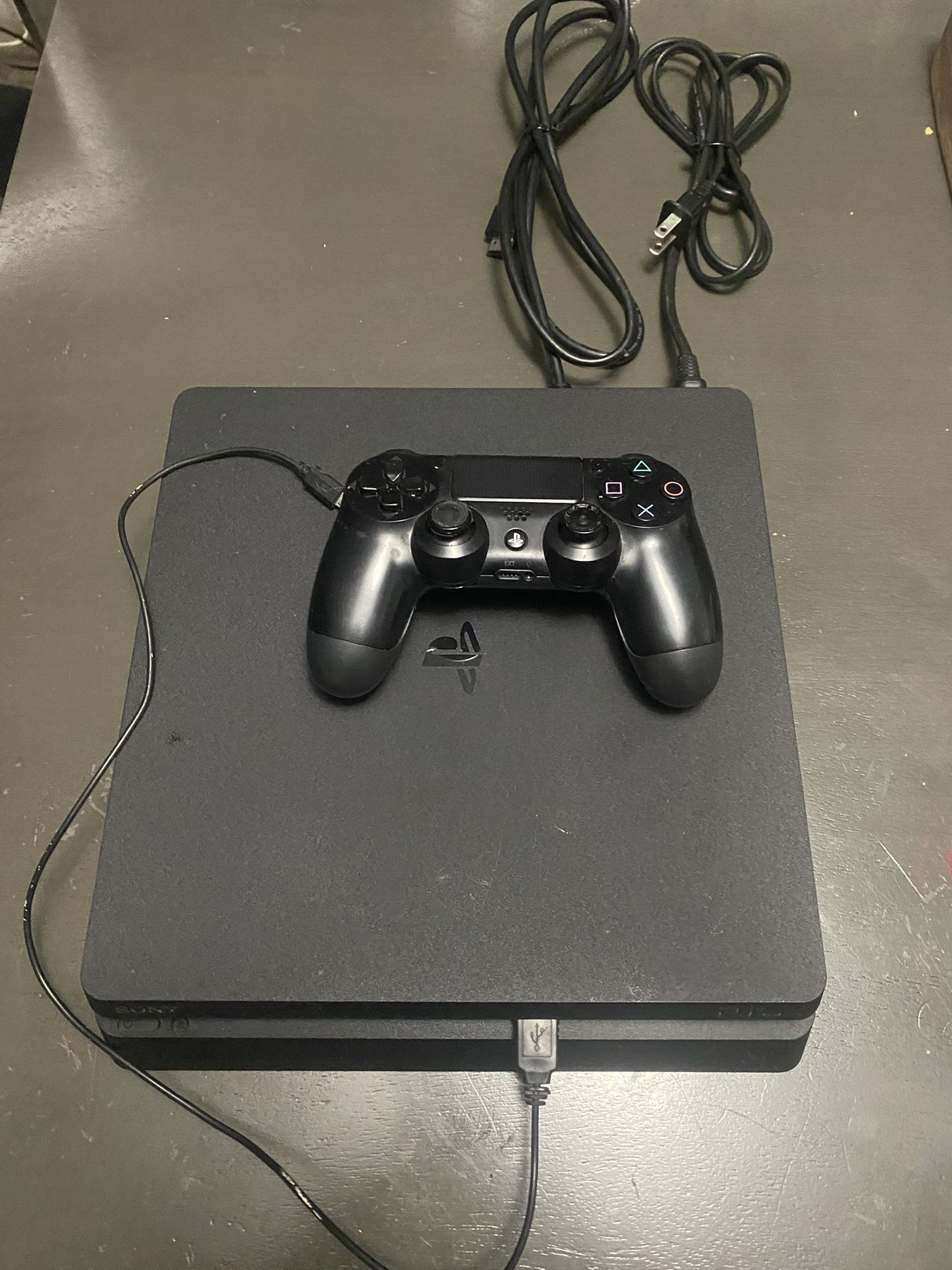 PlayStation 4 Slim (ps4)