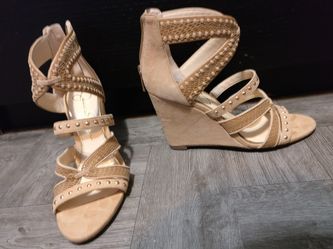Jessica Simpson beige wedges size 6