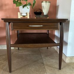 Mid century side/end table 