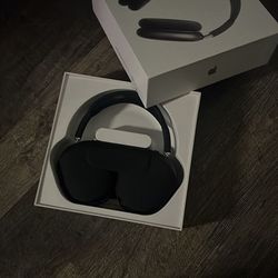 Apple AirPod max headphones