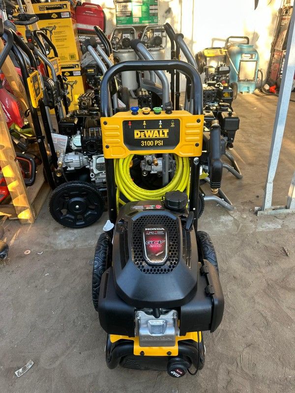 DEWALT
3100 PSI 2.3 GPM Cold Water Gas Pressure Washer with HONDA GCV170 Engine