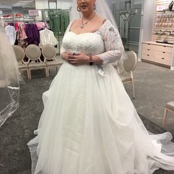 NEW David’s Bridal wedding Dress 