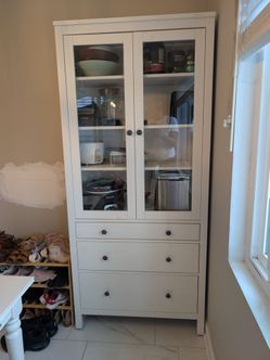 IKEA HEMNES
Glass-door cabinet with 3 drawers