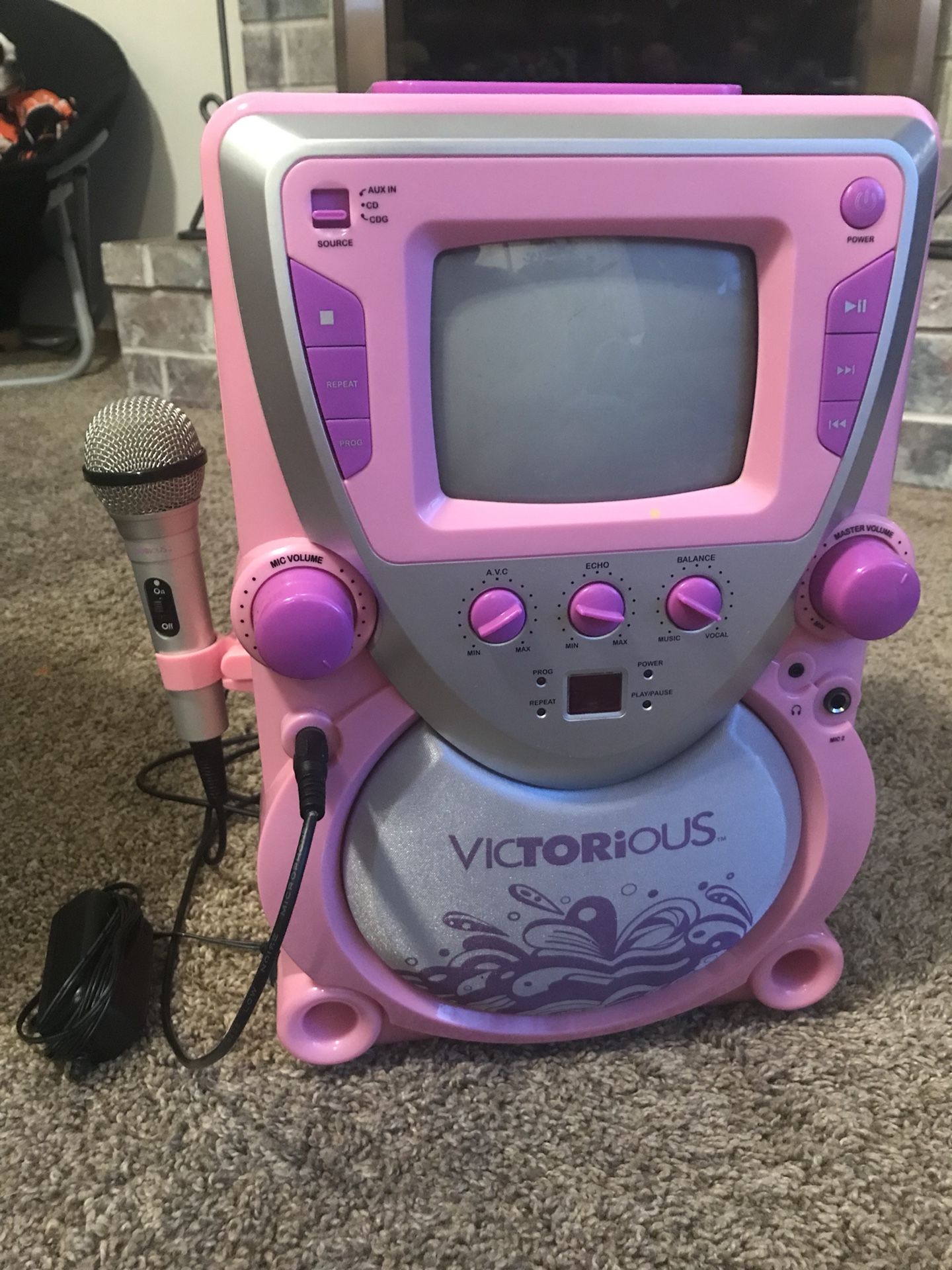 Karaoke Machine-Sakar Victorious CD/CDG All in one