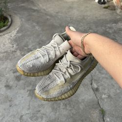 Yeezys Shoes Size 9