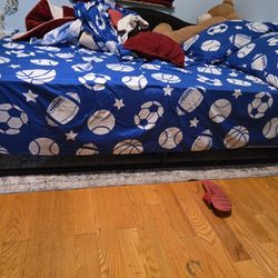Cama Con Colchón Casi  Nuevo 