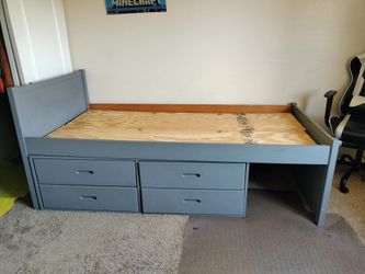 Thomasville XL twin bed frame with 4 drawers and crawl space