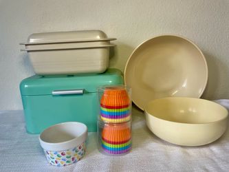 Vintage/Retro Kitchen Baking & Storage Lot - Tupperware 2-Qt Loaf Pan, Bread Box, Bowls