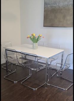 Table with six chairs . ￼