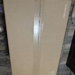 Samsung Essential S3 32” Monitor – Full HD, Large Display, Sleek Design