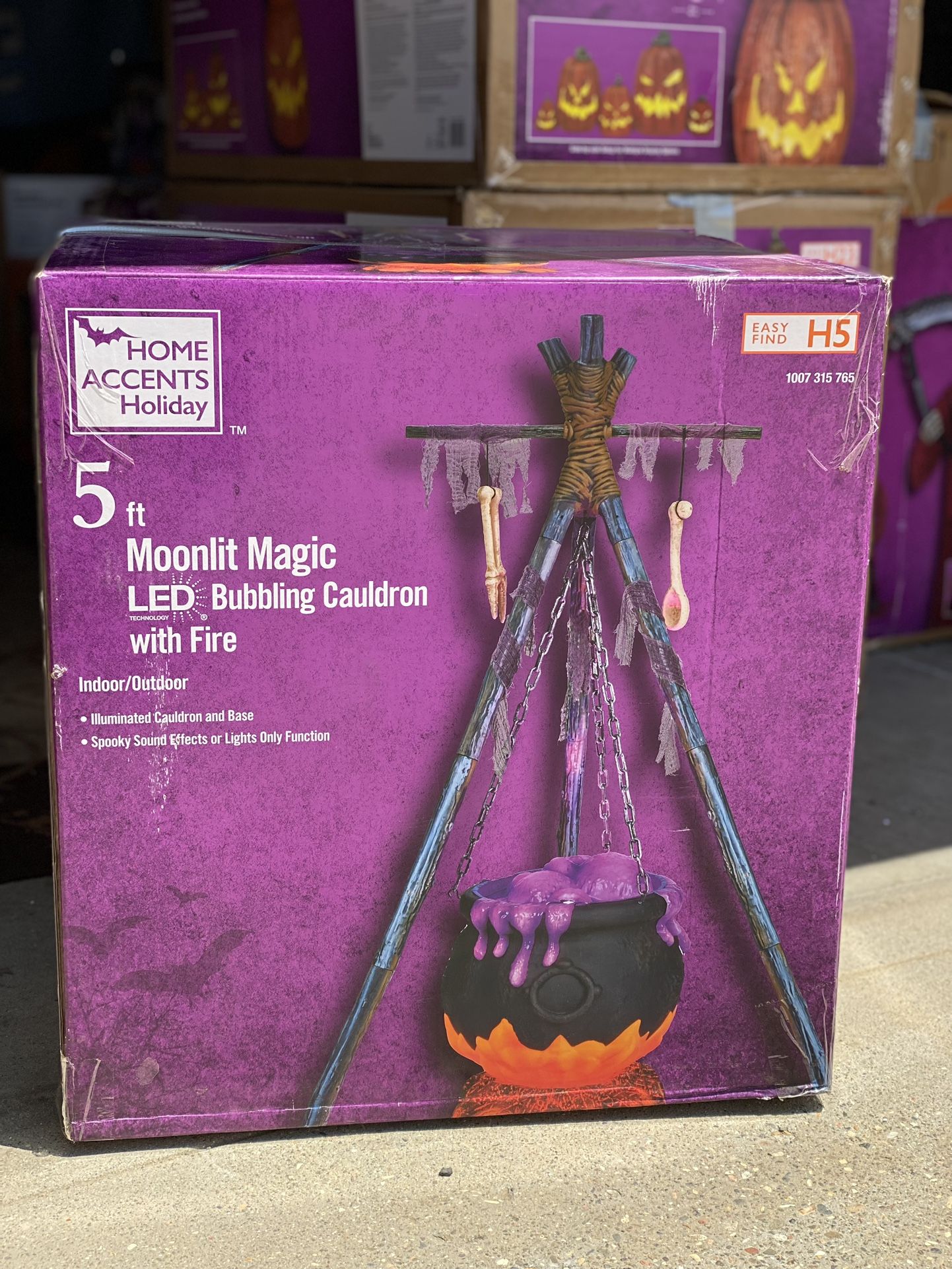 Bubbling Cauldron With Fire 5ft Tall