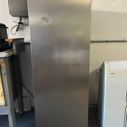 Vissani Upright Fridge/Freezer – 6.9 cu. ft