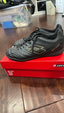 Futsal shoes size 8
