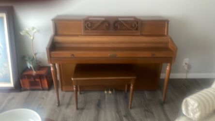 Wurlitzer Spin it  piano