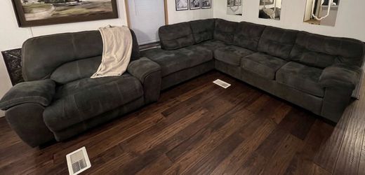 Sectional with Recliner