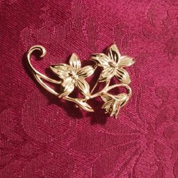 Three Pretty Bright Gold Summer Flowers Brooch