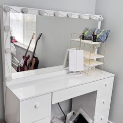 Makeup vanity With Mirror And 14 LED