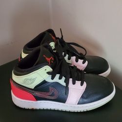 Jordan 1 Retro Glow In The Dark Ember Size 4Y