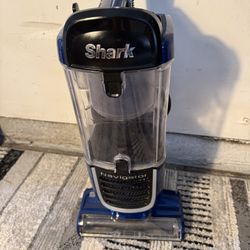SHARK NAVIGATOR