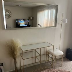 Great Condition Gold/Mirror Entry Table