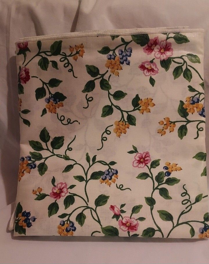 Longaberger 48" Fabric Square In White Vine