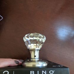 Bino 2 piece crystal door knobs