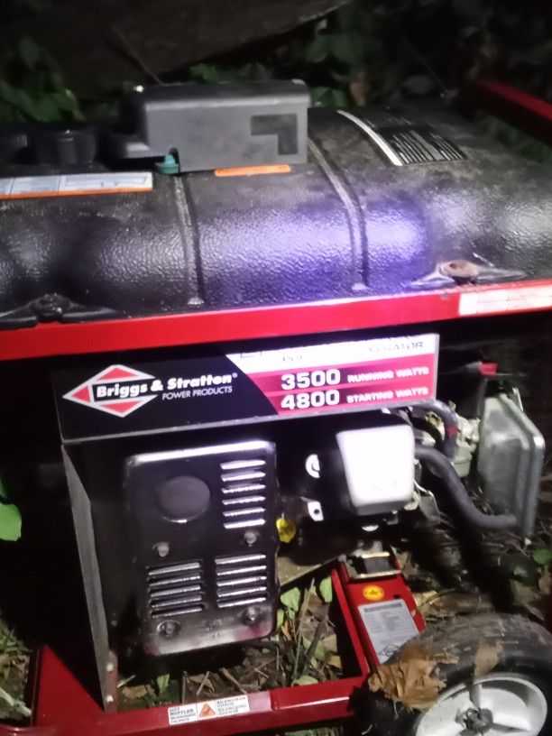 "BRIGGS AND STRATTON GENERATOR " 3500 RUNNING WATTS, 4800 STARTING WATTS