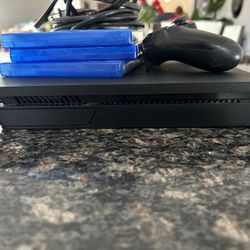 Selling PS4 WITH Games & Controller! 🎮 — VERY GOOD CONDITION
