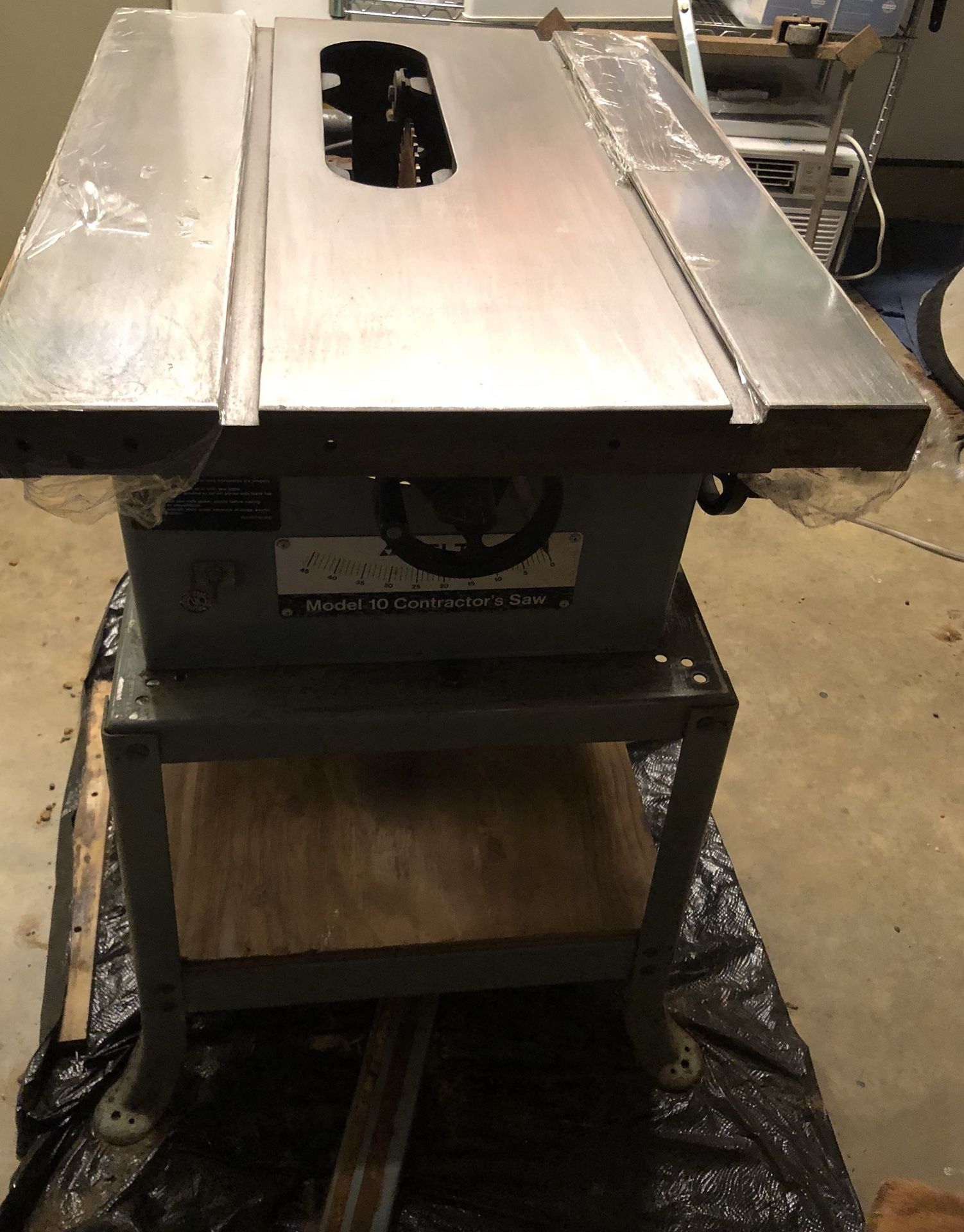 Vintage Delta 10” Contractors’ Table Saw, Model 34-444 – Woodworking equipment for hobbies - $80.00